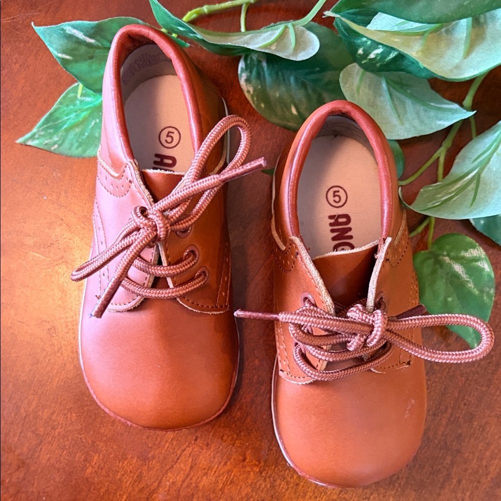 Angel Brown Kids Lace-Up Oxford shoes. - Picture 3 of 5